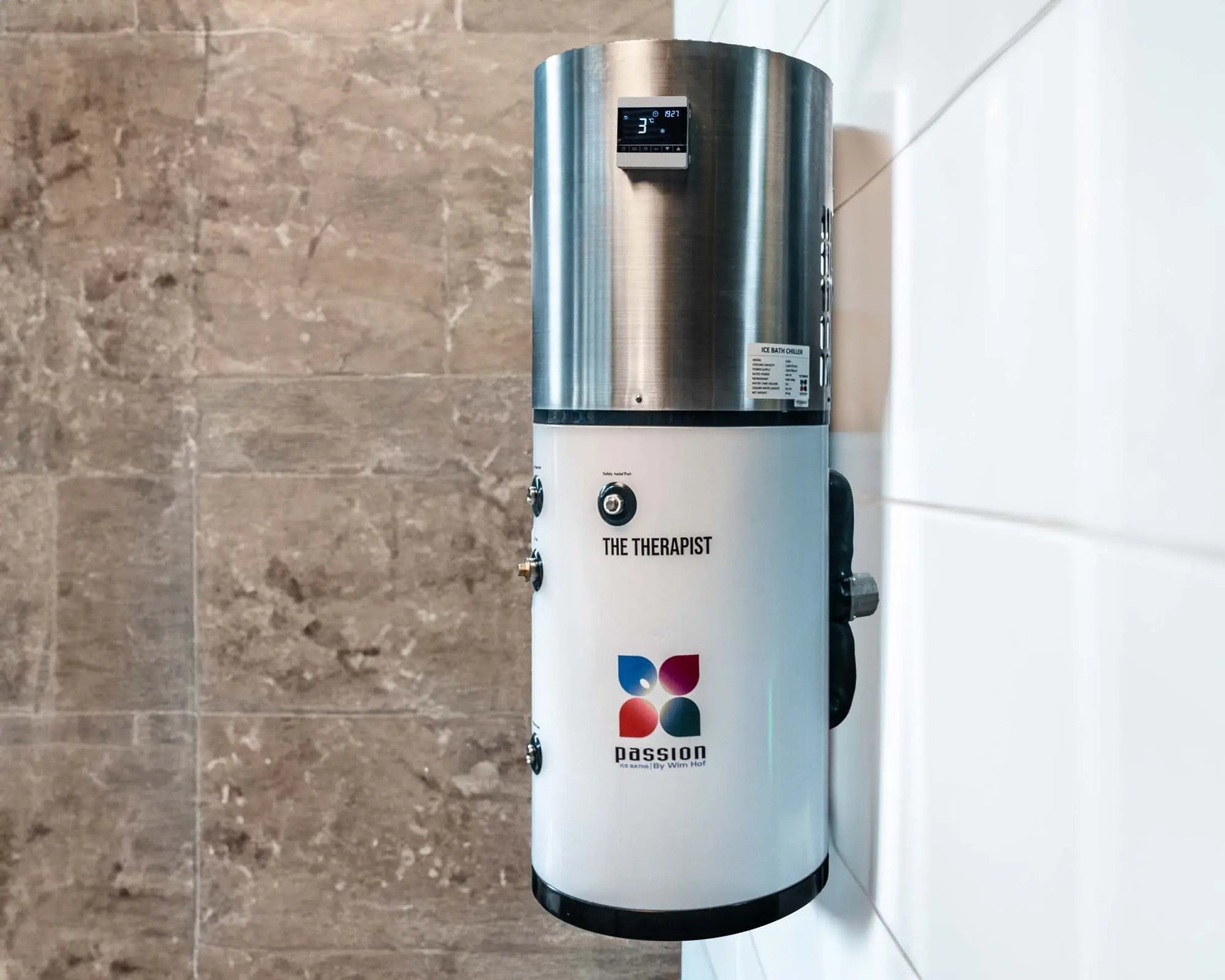 The Wim Hof Therapist;Passion Ice Baths The Wim Hof Therapist - Home & Garden > Pool & Spa > Spas IJsbad;The Wim Hof Therapist top fentilator;The Wim Hof Therapist cold shower;The Wim Hof Therapist ice shower ;The Wim Hof Therapist 3 degrees ice shower display;The Wim Hof Therapist ice cold shower;Passion Ice Baths The Wim Hof Therapist - Home & Garden > Pool & Spa > Spas IJsbad