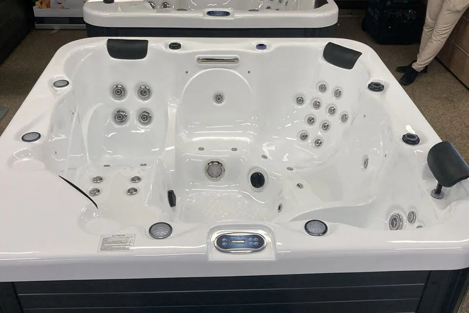 Tropic Spas Spa Bermuda - Home & Garden > Pool & Spa > Spas Spa