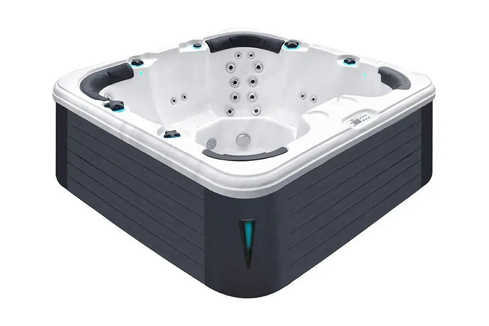 Strakke 7-persoons jacuzzi buiten met witte kuip en antraciet buitenkant, perfect als zwemspa or swimspa.