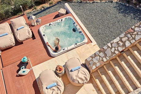 Jacuzzi gebruiken in de zomer: temperatuur, onderhoud en tips