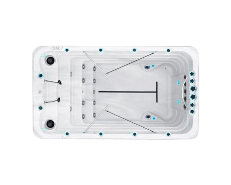 Witte zwemspa met geïntegreerde zit- en zwemgedeelten, ontworpen als jacuzzi buiten en swimspa voor fitness en ontspanning.