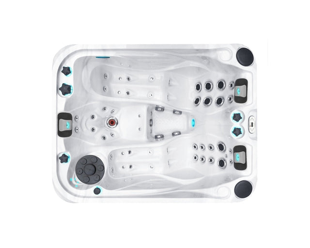 Witte 3-persoons jacuzzi buiten met meerdere massagejets, ideale swimspa en zwemspa voor ontspanning.