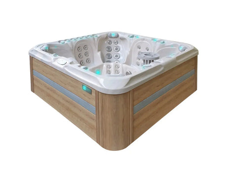 Moderne 7-persoons jacuzzi buiten met houten afwerking en wit interieur, ideale swimspa of zwemspa.