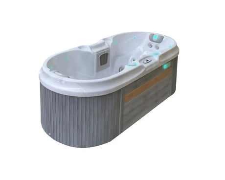 Tweepersoons swimspa met geïntegreerde jacuzzi en houtlook zijpanelen, ideaal voor jacuzzi buiten kopen.