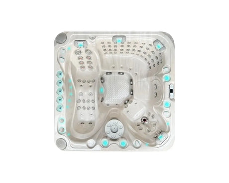 Lichtgrijze vijfpersoons jacuzzi buiten met blauwe verlichting en ergonomische zitplaatsen, ideale zwemspa voor ontspanning.