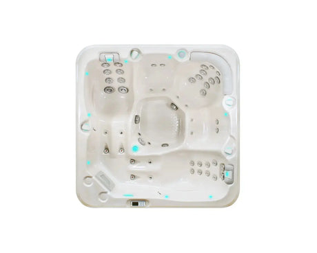 Witte 5-persoons jacuzzi met geïntegreerde zit- en ligplaatsen voor swimspa en jacuzzi buiten.