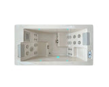 Moderne 2 persoons jacuzzi buiten met comfortabele zitplaatsen en geïntegreerde jets, perfecte swimspa.