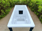 Witte swimspa met ingebouwde jacuzzi en comfortabele zitplekken, perfecte jacuzzi buiten.