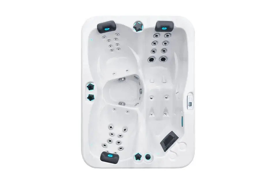 Witte 3-persoons jacuzzi met meerdere jets, ideaal voor swimspa en buitengebruik.